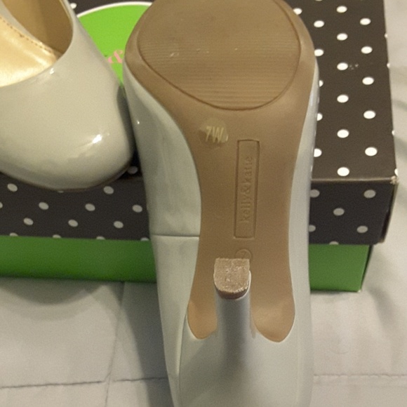 Grey pumps 7wide - Picture 3 of 8